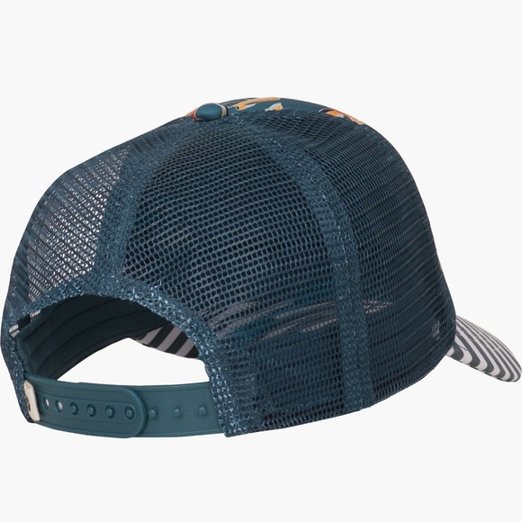 Roxy water come down at trucker - Picture 3 of 5